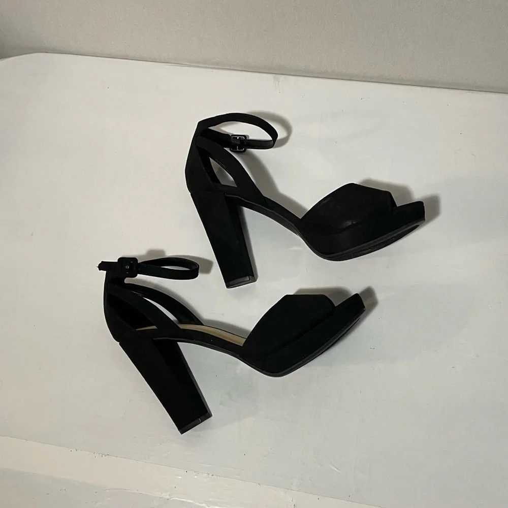 Chinese Laundry Black Suede Platform Block Heel Sandals, size 8/38.5 - Picture 3 of 8